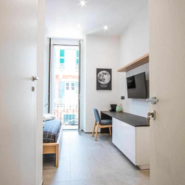 Astroom apartments - Double Room with Balcony - 16