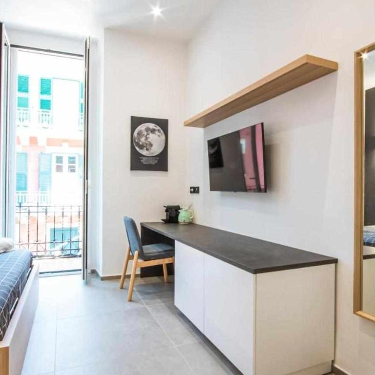Astroom apartments - Double Room with Balcony - 6