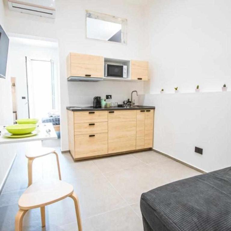 Astroom apartments - Family Room with Balcony - 9