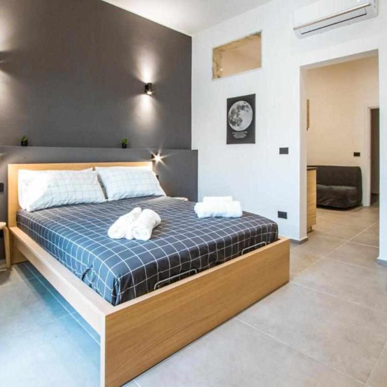 Astroom apartments - Family Room with Balcony - 2