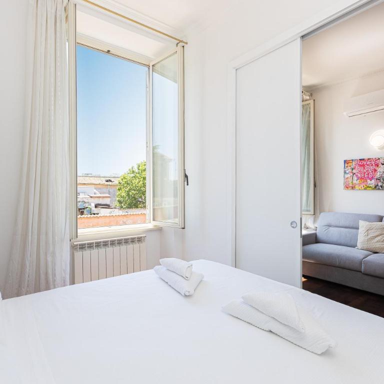 Corso View by Rental in Rome - Two-Bedroom Apartment - 11