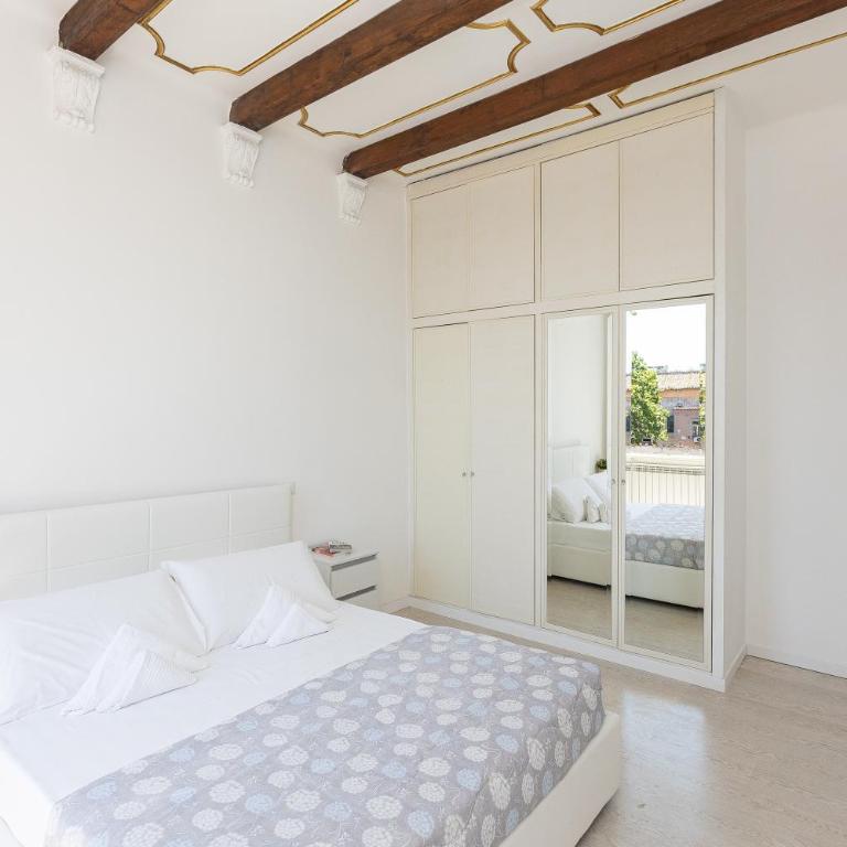 Corso View by Rental in Rome - Two-Bedroom Apartment - 6