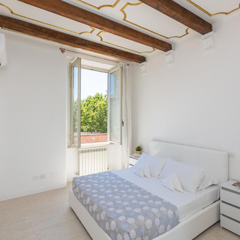 Corso View by Rental in Rome - Two-Bedroom Apartment - 23