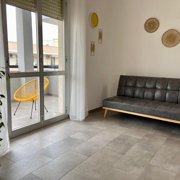 Terrazza vista mare e box auto - Appartamento con 2 Camere da Letto - 49