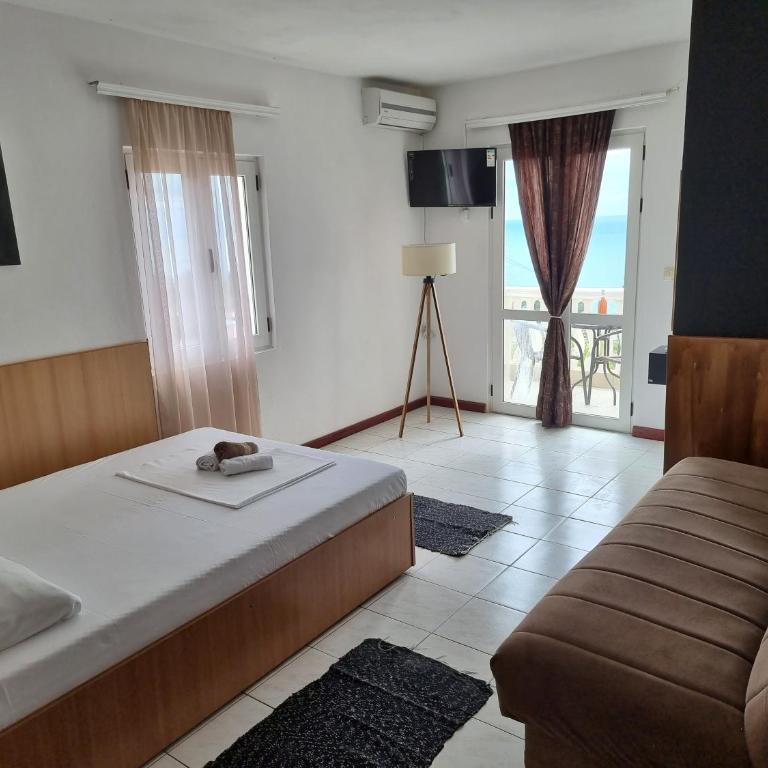 Apartments Adriatik - Deluks Dvokrevetna Soba sa Bračnim Krevetom i Bočnim Pogledom na More - 2