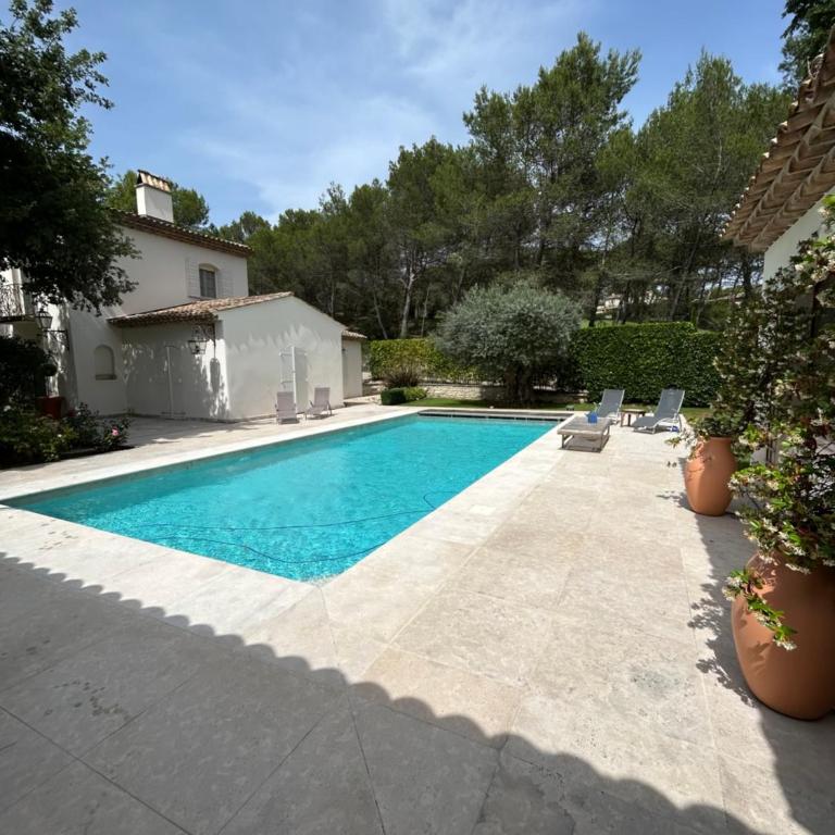 La Bastide des Rosiers - Chambre Double - Vue sur Piscine - 2