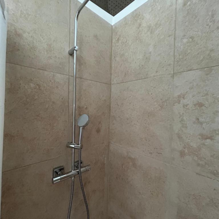 La Bastide des Rosiers - Chambre Double - Vue sur Piscine - 7
