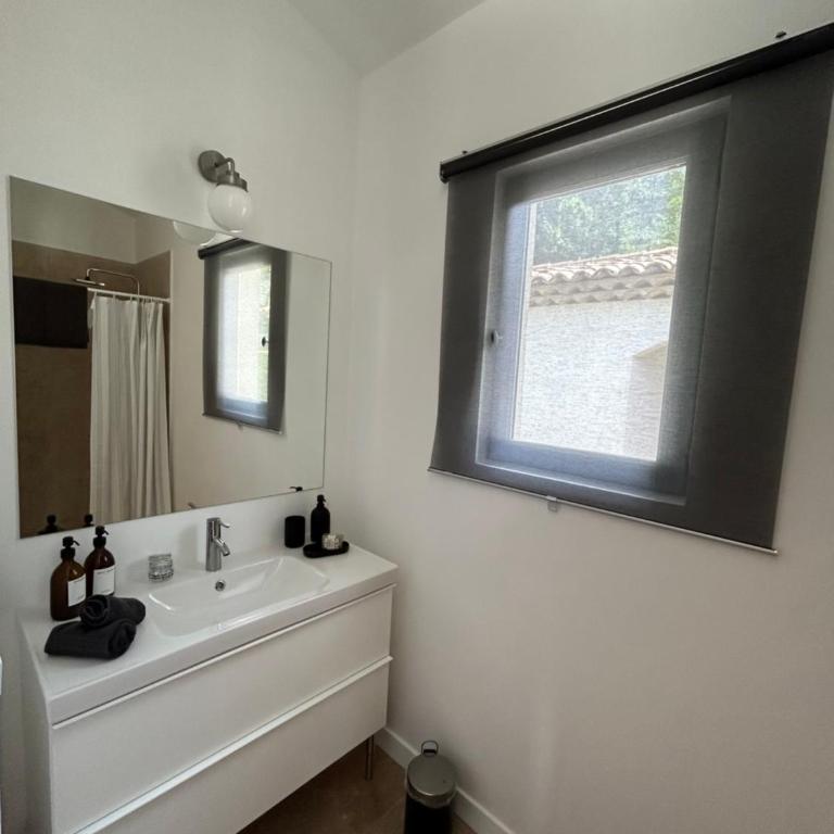 La Bastide des Rosiers - Chambre Double - Vue sur Piscine - 9