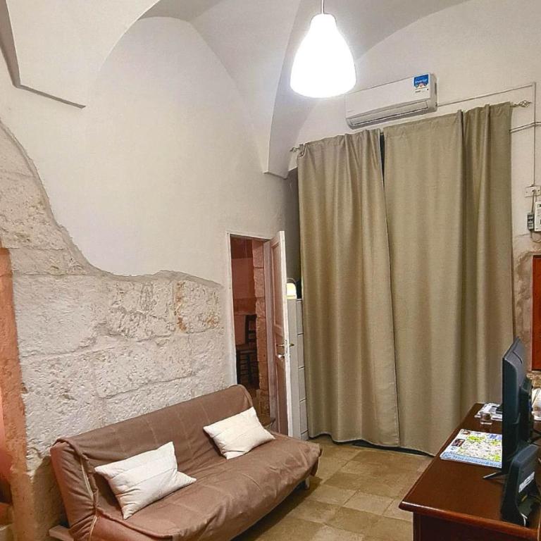 De Cristoforis 57, Traditional white stone house - Two-Bedroom House - 2