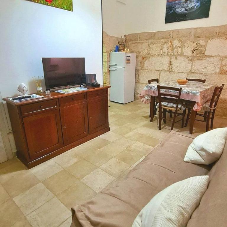 De Cristoforis 57, Traditional white stone house - Two-Bedroom House - 1
