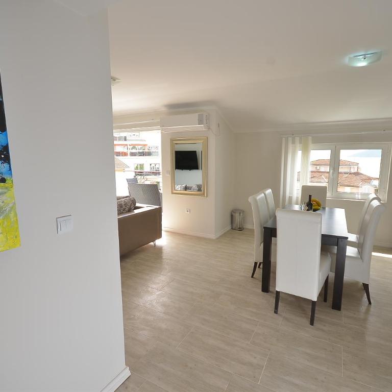Apartments Mianiko - Penthouse Two-Bedroom Apartment with Balcony and Sea View - 8