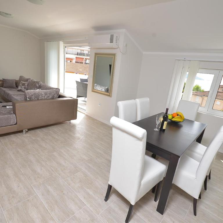 Apartments Mianiko - Penthouse Two-Bedroom Apartment with Balcony and Sea View - 5