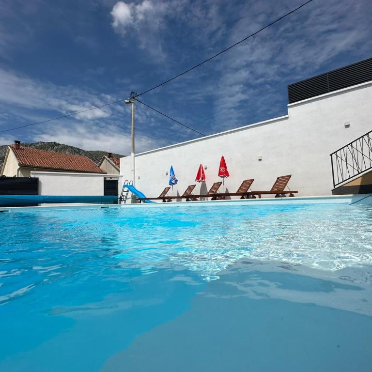 Villa UpTown - Four-Bedroom House - 12