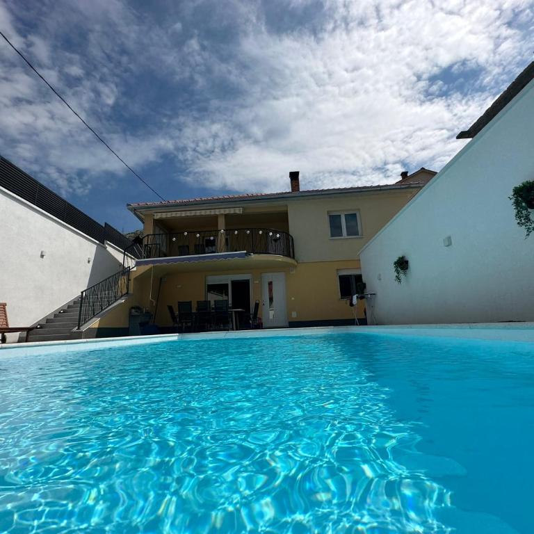 Villa UpTown - Four-Bedroom House - 1