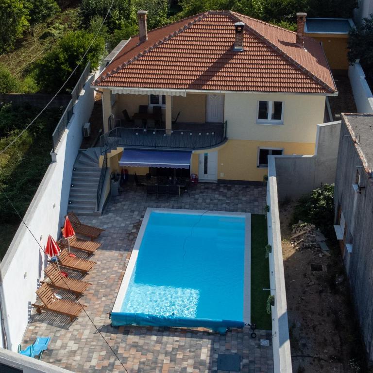 Villa UpTown - Four-Bedroom House - 18
