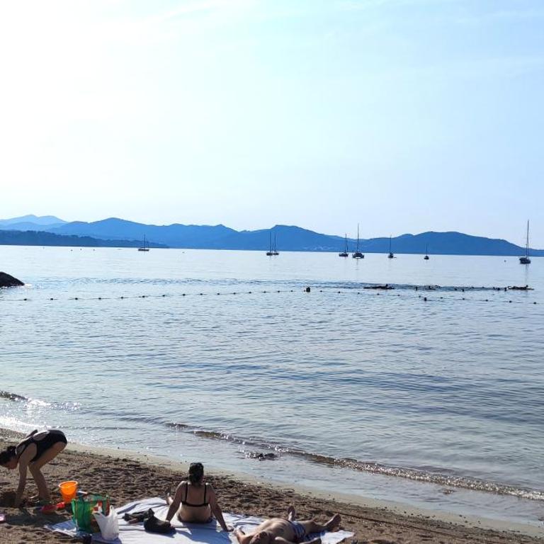 Logement climatisé avec jardin et parking pour 2 personnes en bord de plage - One-Bedroom Apartment - 12
