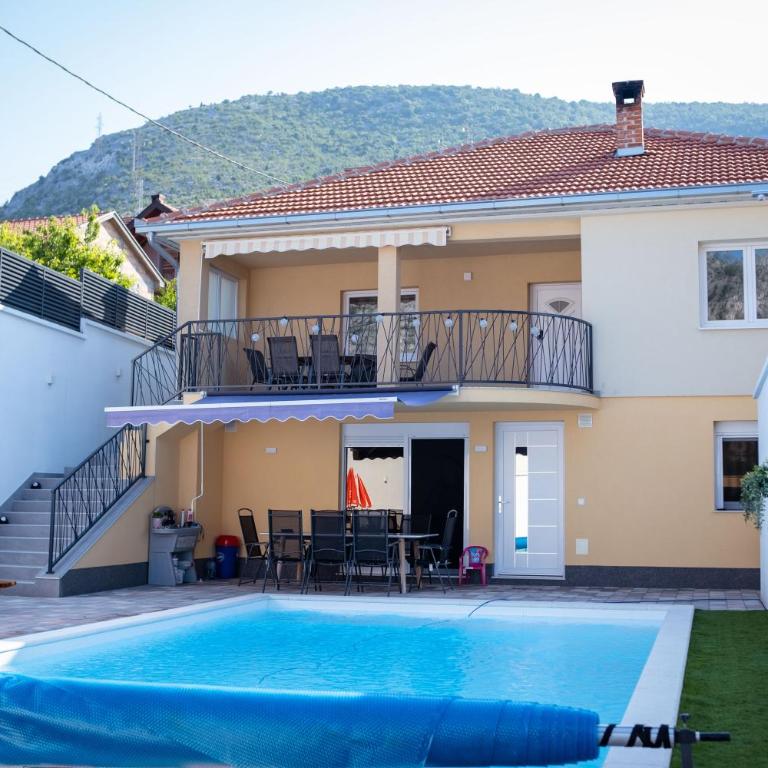 Villa UpTown - Four-Bedroom House - 11
