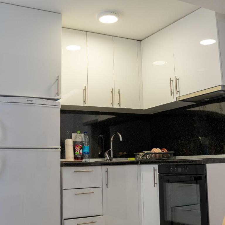 Villa UpTown - Four-Bedroom House - 5