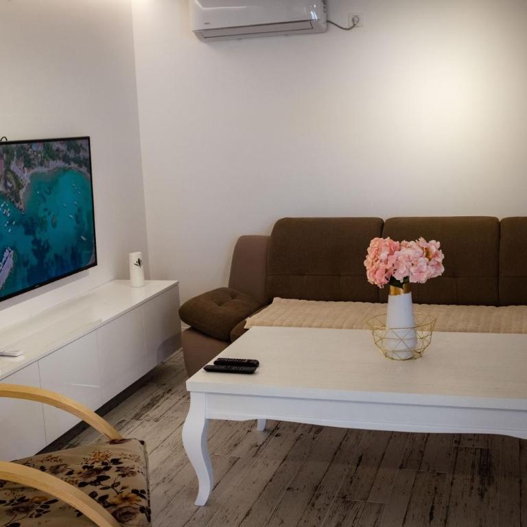 Villa UpTown - Four-Bedroom House - 63