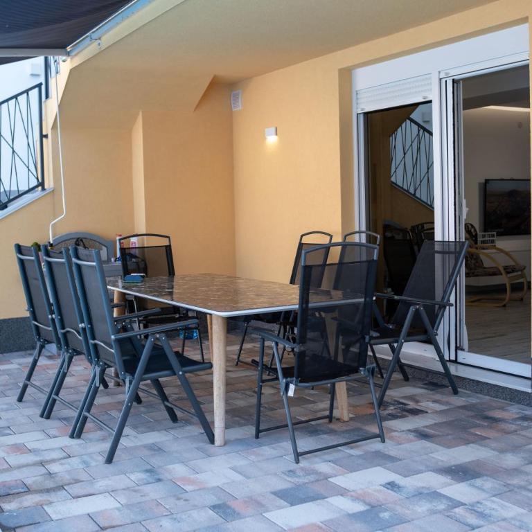 Villa UpTown - Four-Bedroom House - 23