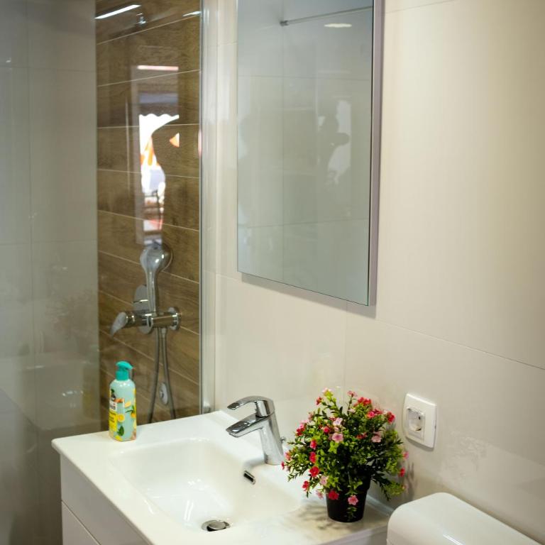 Villa UpTown - Four-Bedroom House - 70