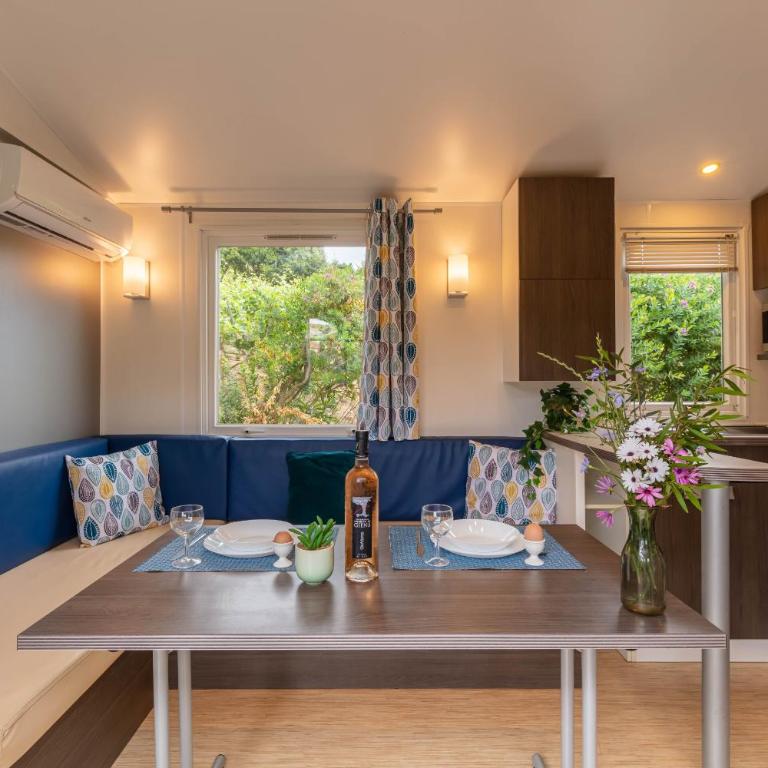 Le Mimosa, mobil-home climatisé au cœur du vignoble et à quelques mètres de la mer - Deluxe Bungalow mit Gartenblick - 10