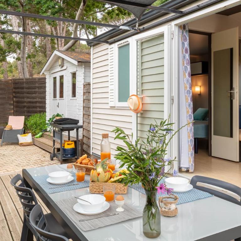 Le Mimosa, mobil-home climatisé au cœur du vignoble et à quelques mètres de la mer - Deluxe Bungalow mit Gartenblick - 12
