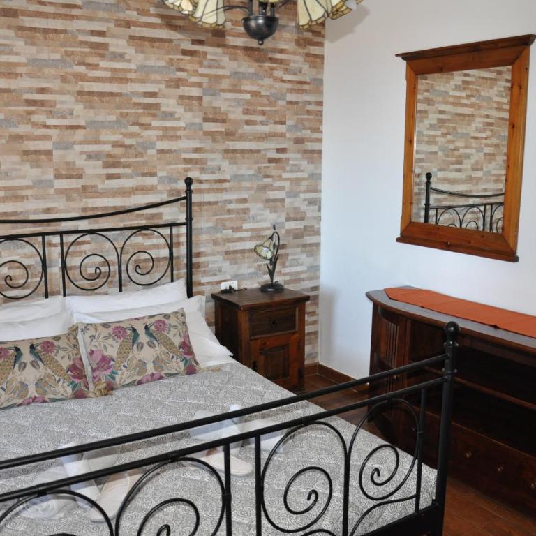 Oasis Hill Icod de los Vinos - Habitación con cama grande y vistas al mar - 9