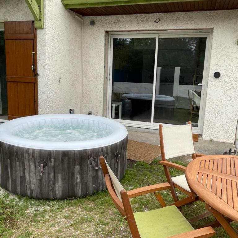 Villa au calme avec piscine, grand jardin et studio indépendant - Three-Bedroom Villa - 20