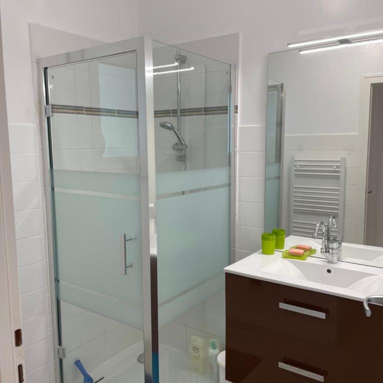 Villa au calme avec piscine, grand jardin et studio indépendant - Three-Bedroom Villa - 33