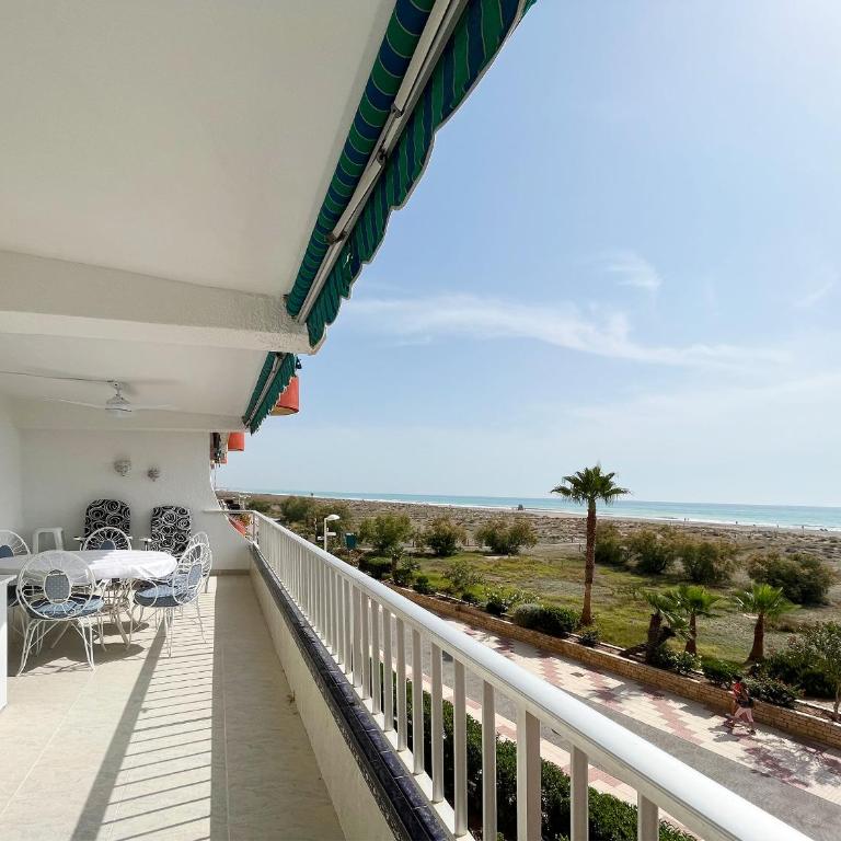 Global Vacacional, Apartamento en primera línea de playa, Canet de Berenguer - Apartamento con vistas al mar - 1