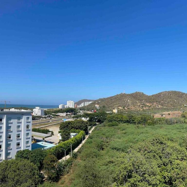 Espectacular Apto con vista al Mar y la Sierra - Three-Bedroom Apartment - 9