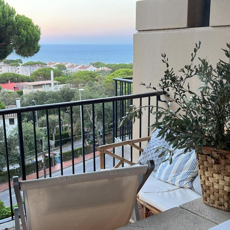 Vistas Mediterrani, maravillosas vistas en amplio apartamento con terraza, y piscina en zona de jardin - Apartamento - 35