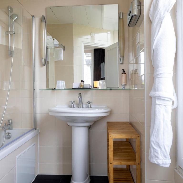 Hôtel Madeleine Plaza - Chambre Deluxe Double ou Lits Jumeaux - 3