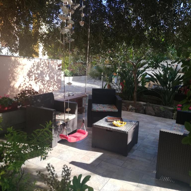 A Domo Mia - Appartamento con Veranda e Giardino - 36