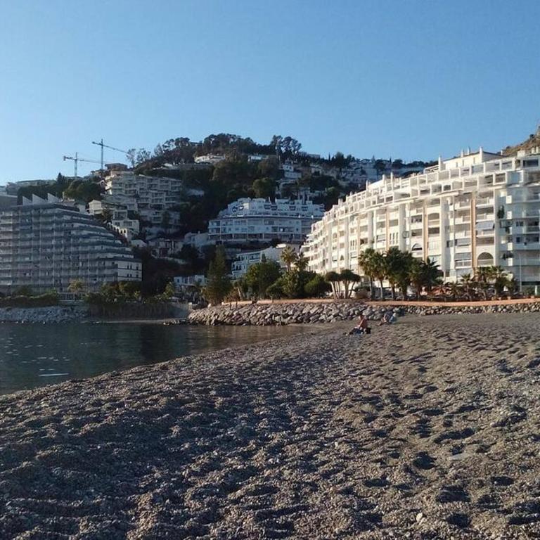 Primera línea de Playa San Cristóbal. Almuñecar - Apartamento de 2 dormitorios - 2