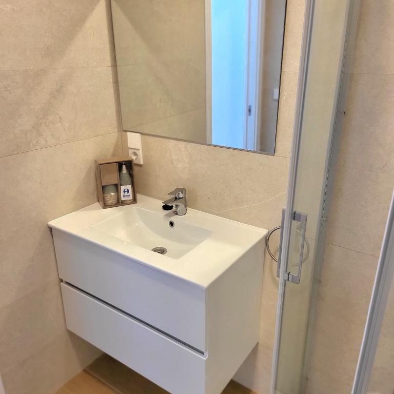 Apartamento nuevo en Planta Baja B con Piscina y Solarium - Apartamento de 1 dormitorio - 9