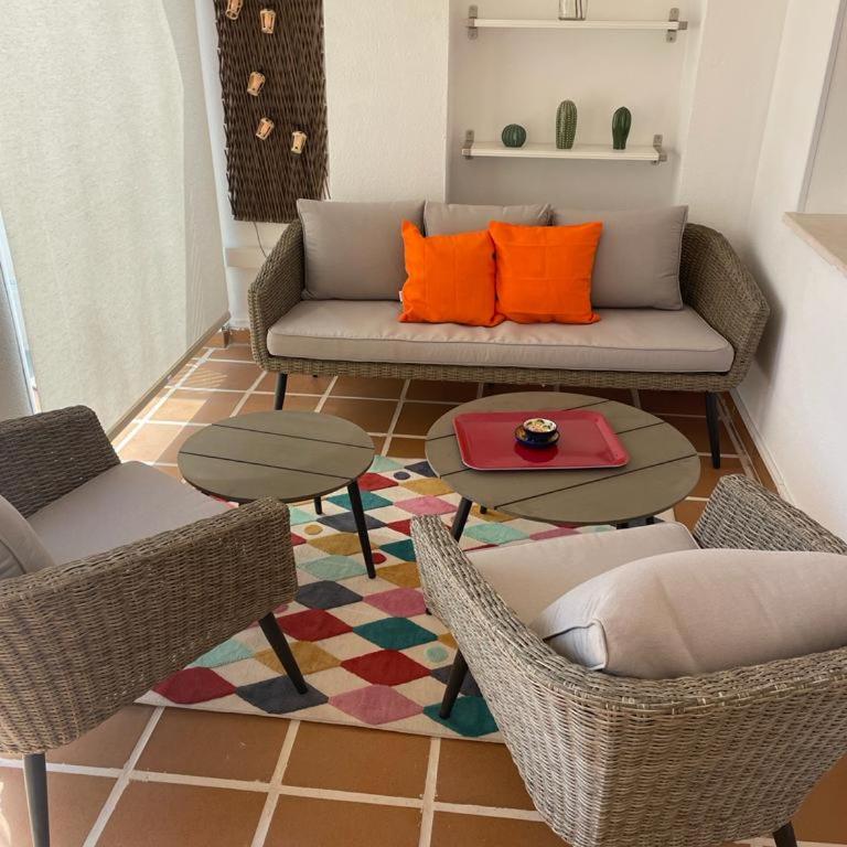 Encantador Piso con Gran Terraza - Two-Bedroom Apartment - 2