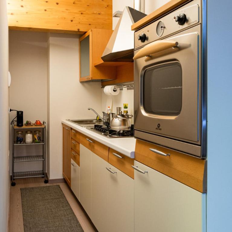 Charming Loft - Private Hot Tub & Free Parking - Camera Matrimoniale con Vista Montagna - 9