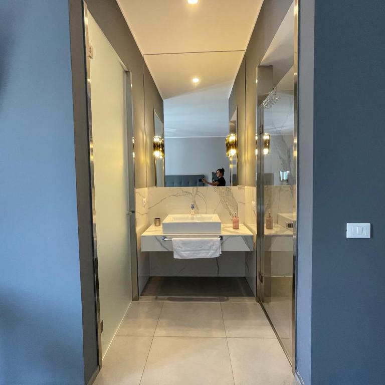 Dimora San Gregorio Luxury Rooms - Deluxe Double Room with Balcony - 7