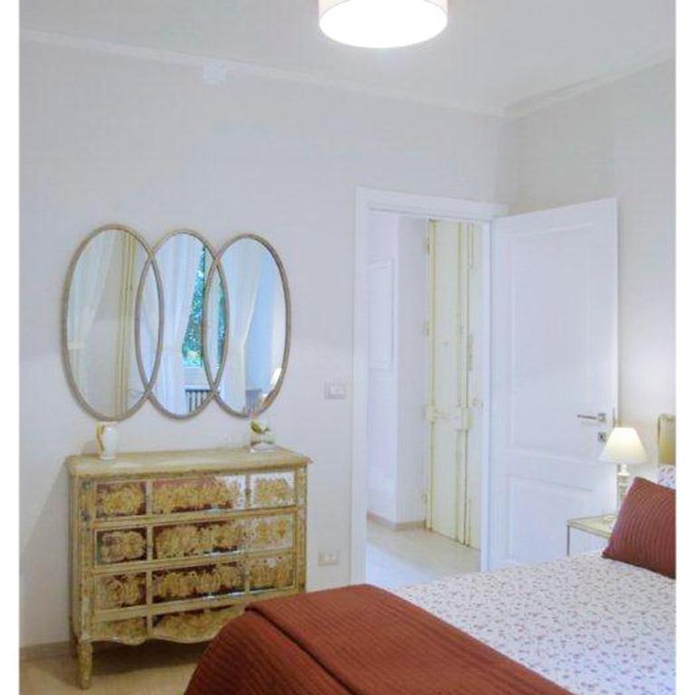 Santa Chiara Apartment by Home4holidays - Apartment - 16