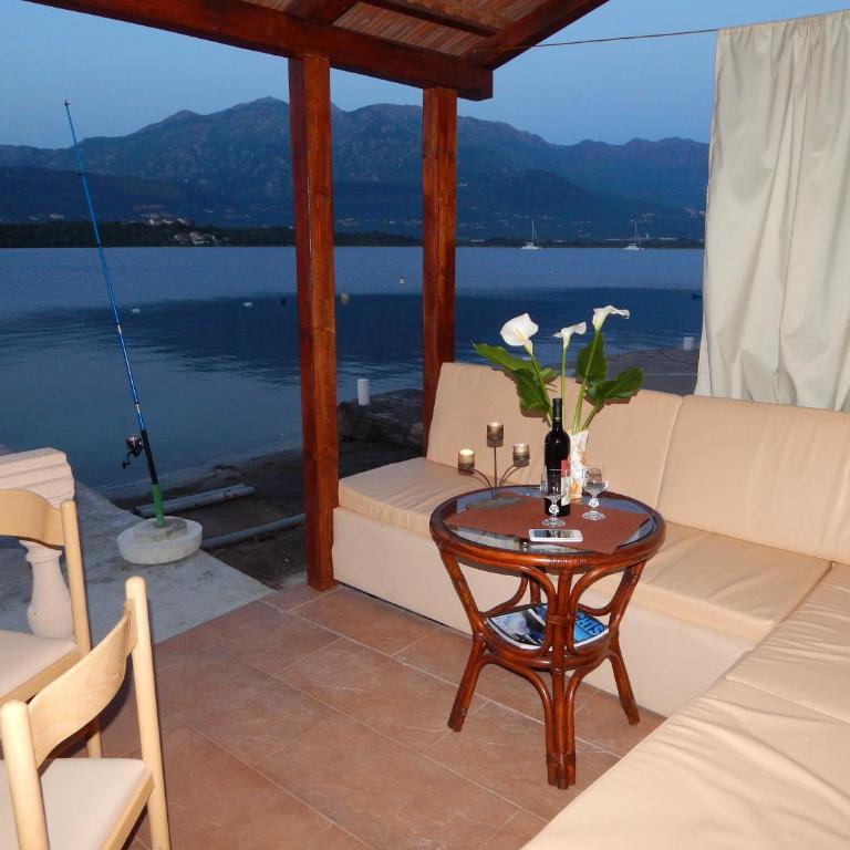 Apartments Klakor - Comfort Studio with Terrace and Sea View - 3