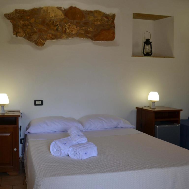 HOTEL Cala Buguto - Camera Matrimoniale Deluxe (2 Adulti + 1 Bambino) - 9
