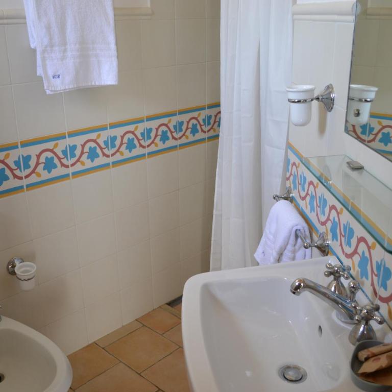 HOTEL Cala Buguto - Camera Matrimoniale Deluxe (2 Adulti + 1 Bambino) - 8