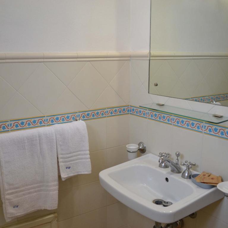 HOTEL Cala Buguto - Camera Matrimoniale con Bagno Privato - 10