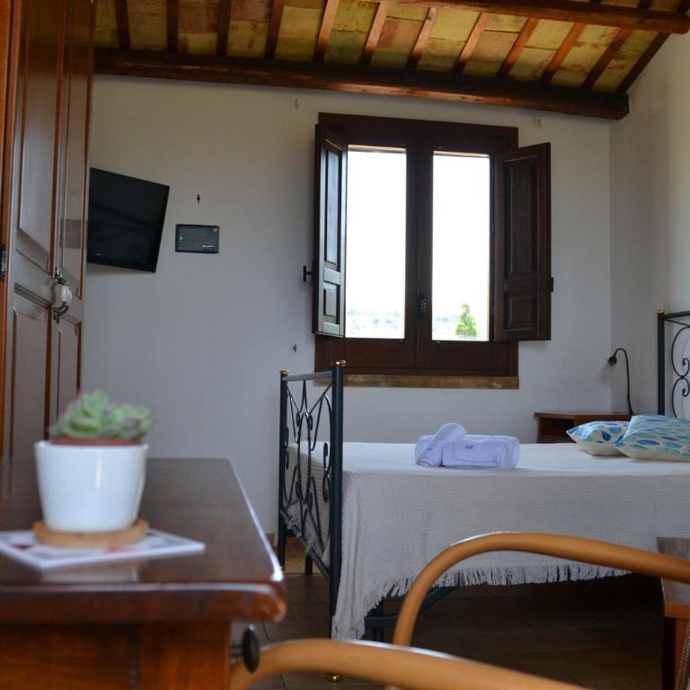 HOTEL Cala Buguto - Camera Queen Deluxe - 4