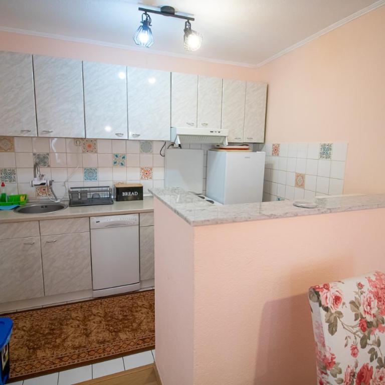 Butterfly - Three-Bedroom Apartment - 10
