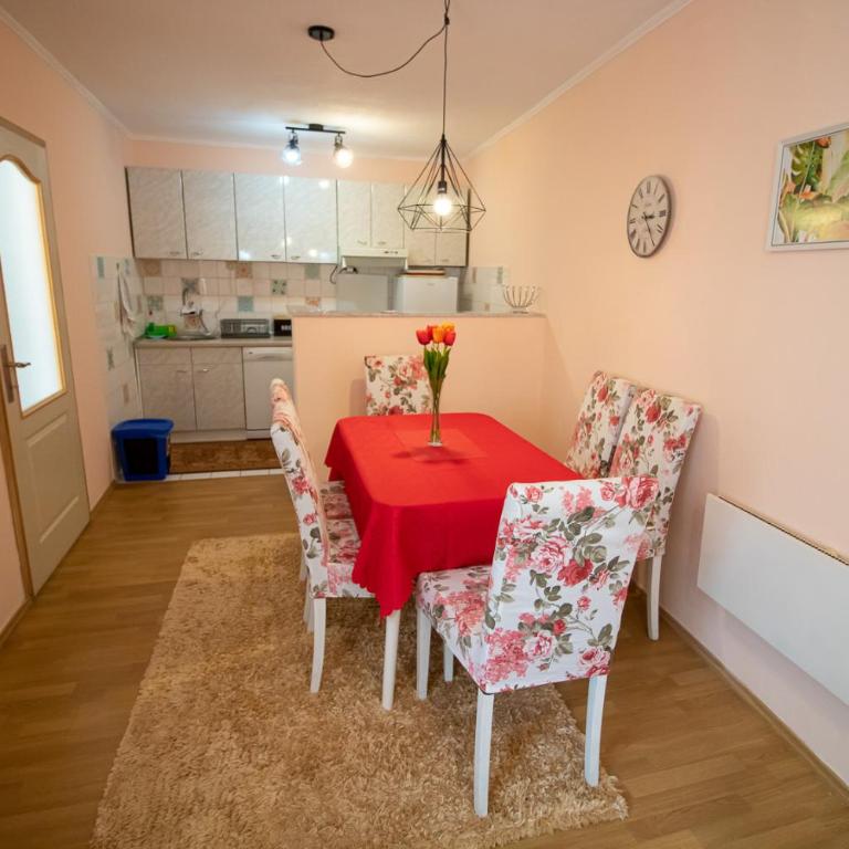 Butterfly - Three-Bedroom Apartment - 8