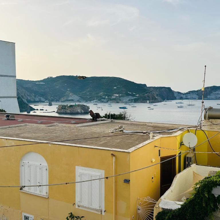 Sky Ponza - Immobilevante - Camera Matrimoniale con Balcone e Vista Mare - 11