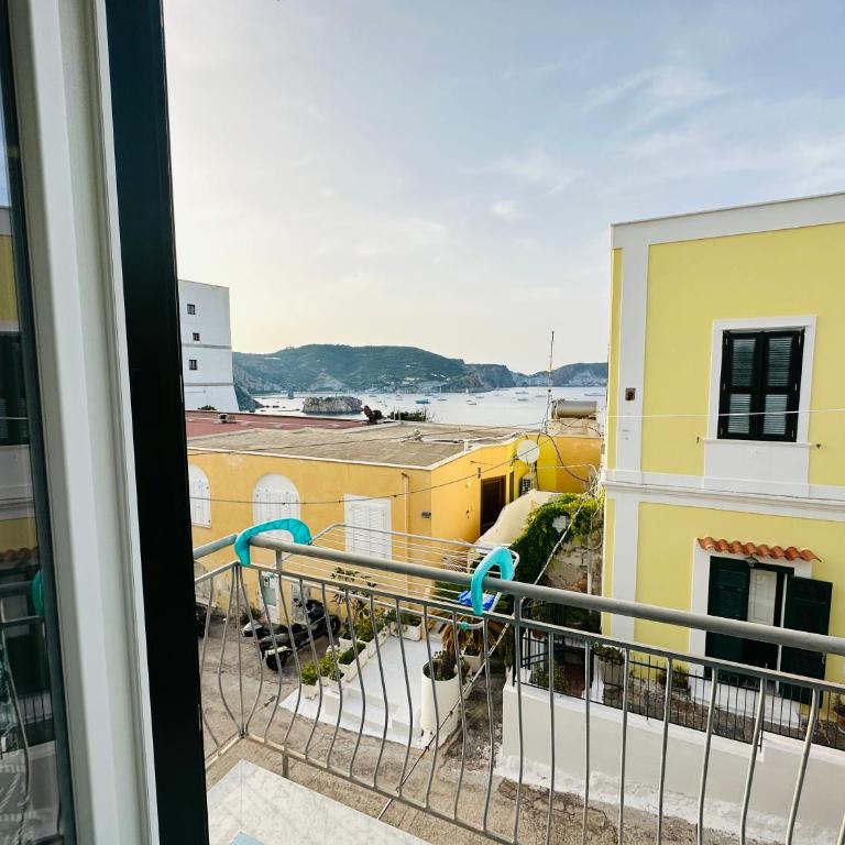 Sky Ponza - Immobilevante - Camera Matrimoniale con Balcone e Vista Mare - 6